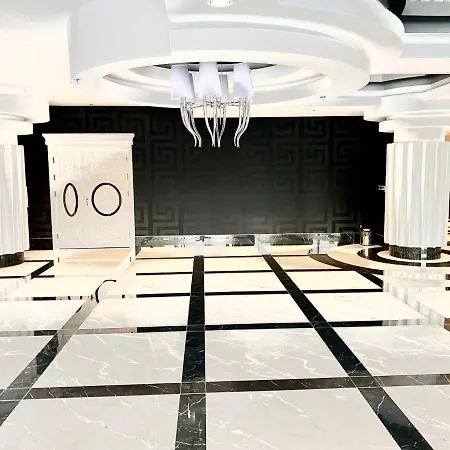 Hanza Tower Apartment *