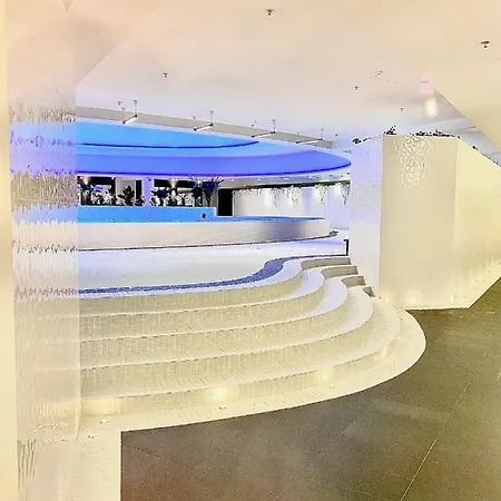 Luksusowy Z Widokiem, Basenem I Sauna Hanza Tower 19th Floor アパート *